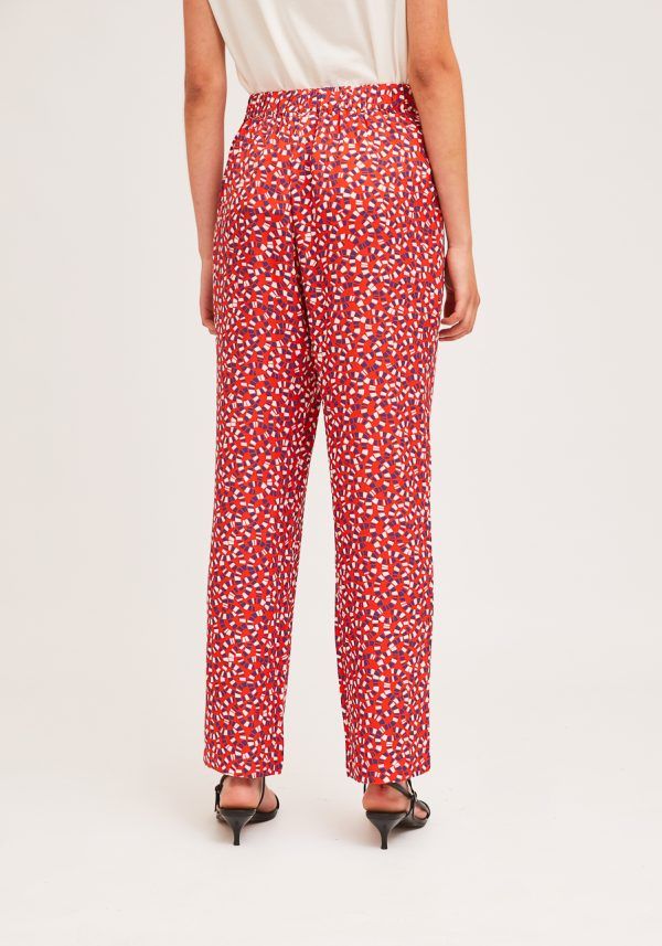 PANTALON ROJO CON ESTAMPADO