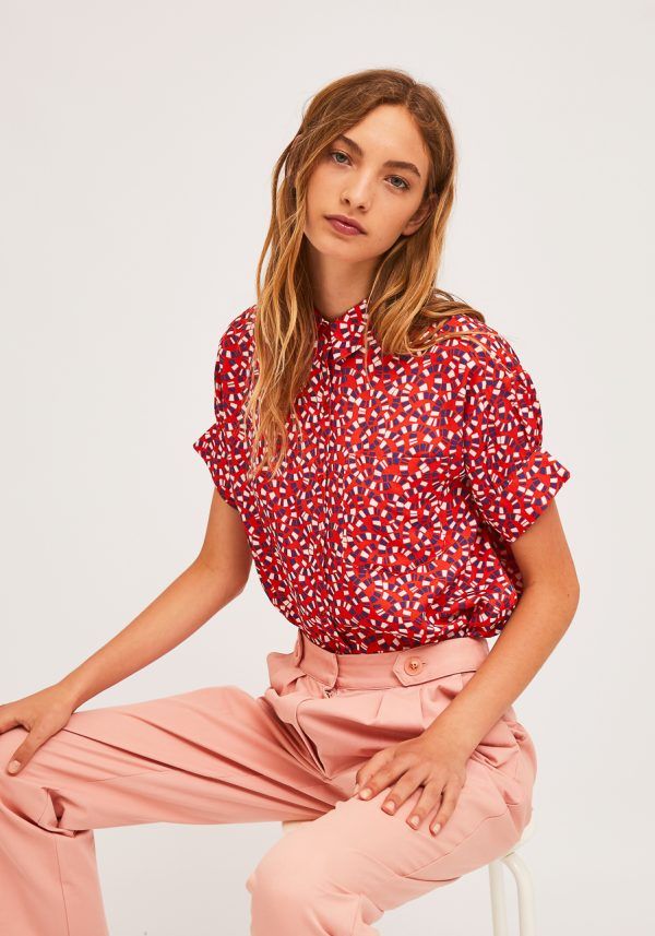 CAMISA ROJA CON ESTAMPADO - Imagen 3