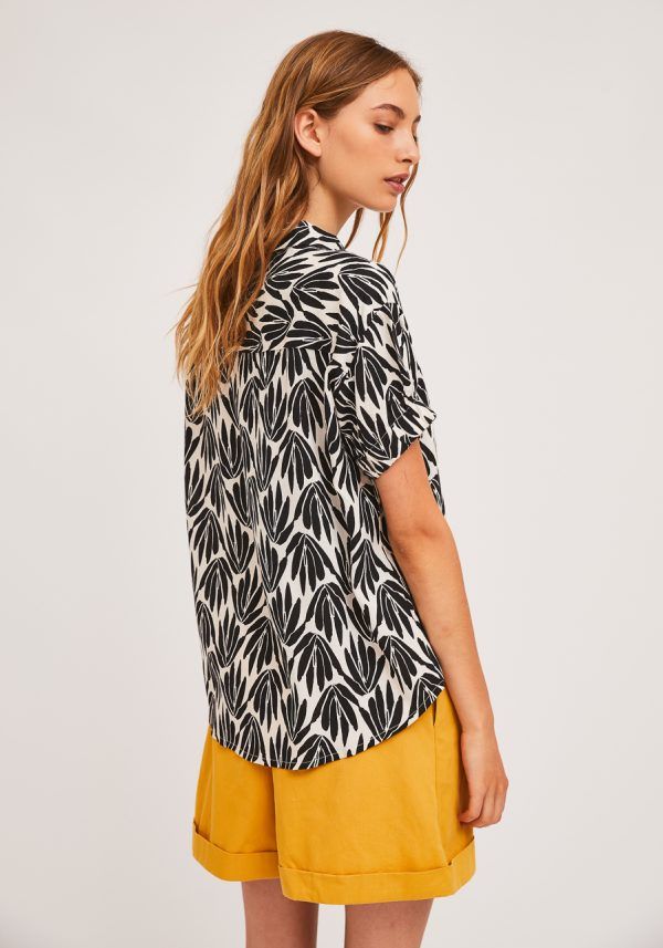 CAMISA ESTAMPADO NEGRO Y BLANCO - Imagen 5