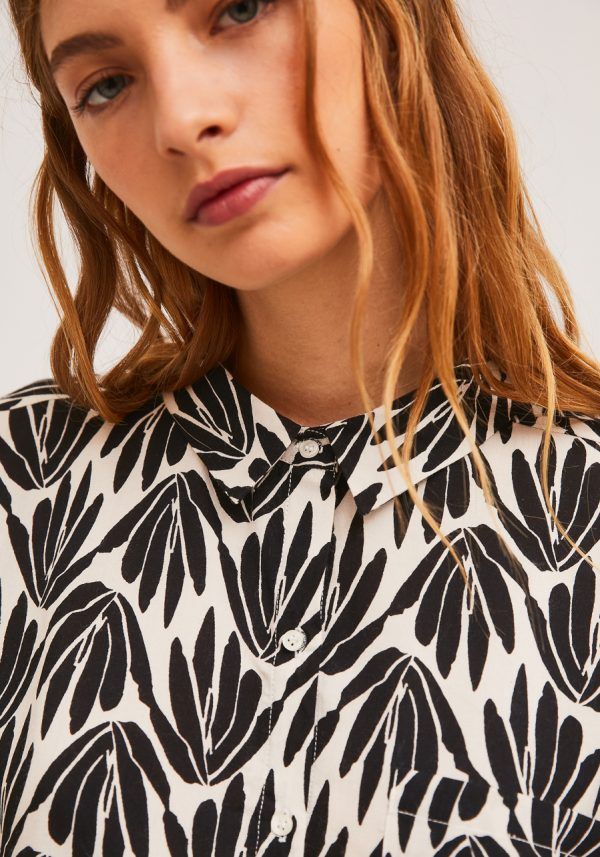 CAMISA ESTAMPADO NEGRO Y BLANCO - Imagen 4