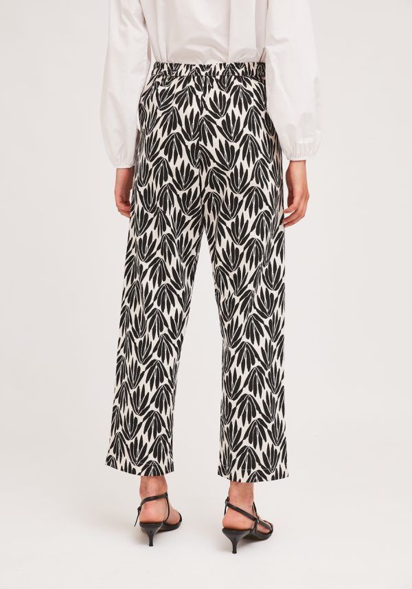 PANTALON ESTAMPADO BLANCO Y NEGRO - Imagen 3