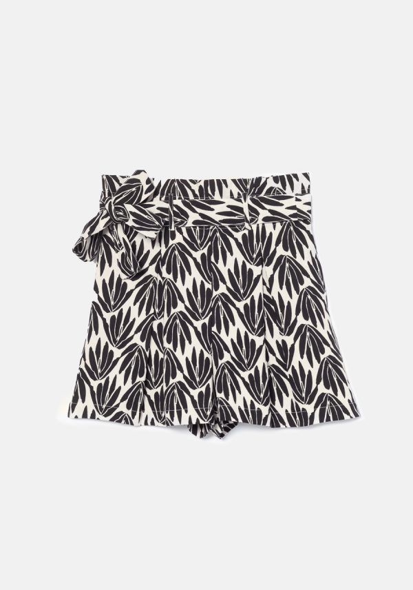 SHORTS ESTAMPADO BLANCO Y NEGRO - Imagen 6