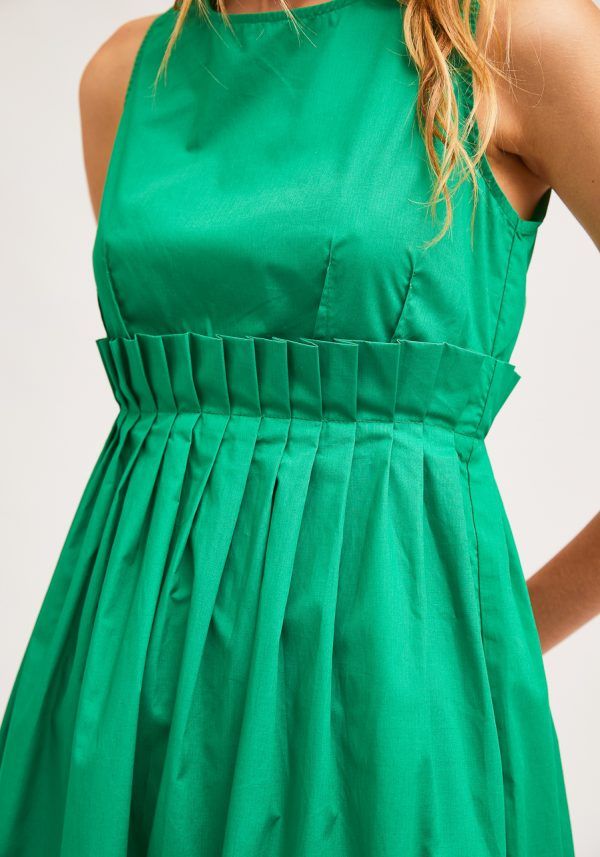 VESTIDO VERDE CON DETALLE PLISADO