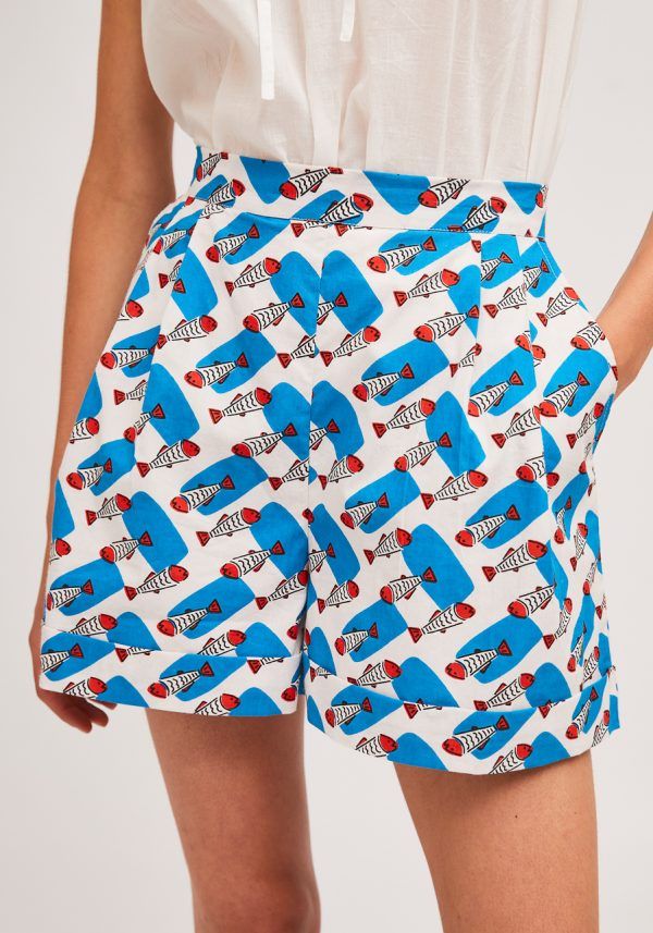 SHORTS CON ESTAMPADO DE PECES