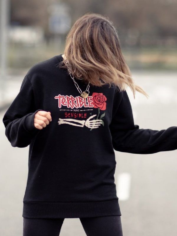 SUDADERA UNISEX TERRIBLE PERO SENSIBLE - Imagen 2