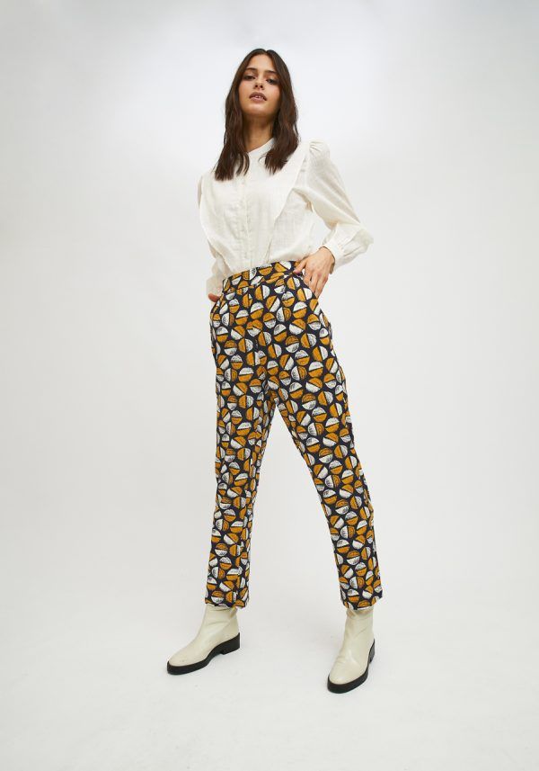 PANTALÓN RECTO FLUIDO CON ESTAMPADO DE GRANOS DE CAFÉ - Imagen 5