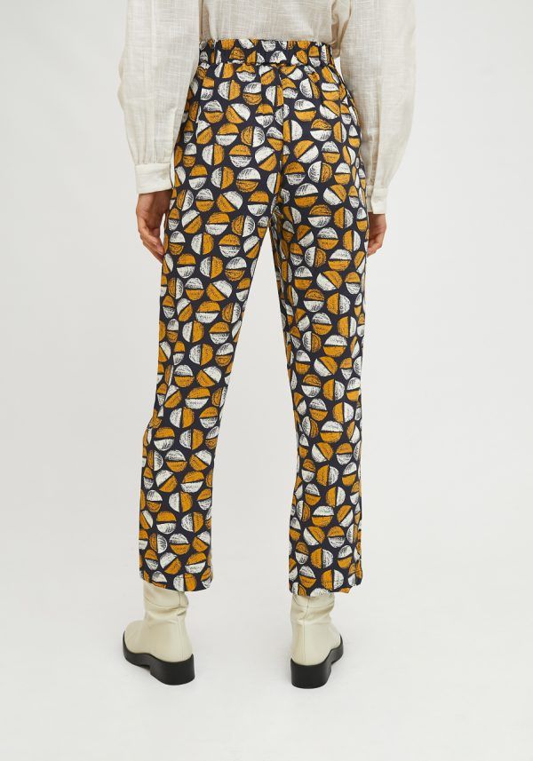 PANTALÓN RECTO FLUIDO CON ESTAMPADO DE GRANOS DE CAFÉ - Imagen 4
