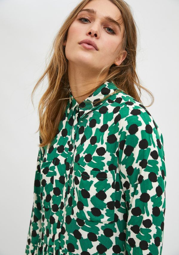 VESTIDO CAMISERO MIDI CON ESTAMPADO GEOMÉTRICO VERDE