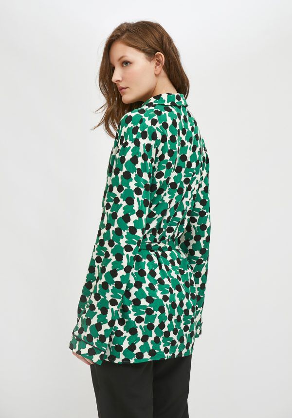 KIMONO CORTO FLUIDO CON ESTAMPADO GEOMÉTRICO VERDE