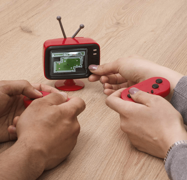 Retro mini TV handheld console. Consola Arcade. Incluye 300 juegos y dos mini mandos para dos jugadores. 