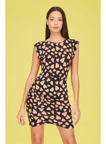 Pity Dress. Vestido con escote redondo y cruzada con drapeado. Con hombreras. De Minueto