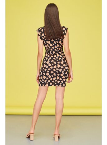 Pity Dress. Vestido con escote redondo y cruzada con drapeado. Con hombreras. De Minueto
