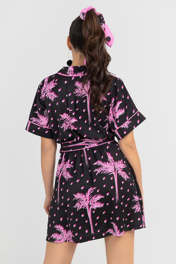 Pink Paradise: Vente con nosotros al paraiso rosa o donde nos de la gana. - Vestido de tejido fluido de estampado pictórico, cuello pijamero