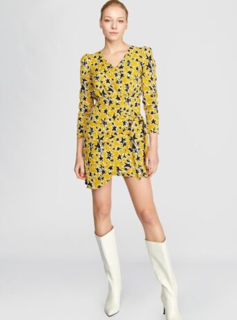 Vestido manga farol larga y cuello pico. Falda cruzada con lazo. Cierre trasero con abertura y botón. Colección Minueto de Otoño.