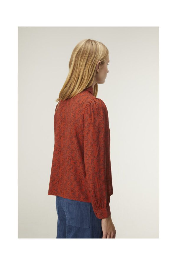 CAMISA CON CUELLO LAZADA Y ANIMAL PRINT DE TIGRES - Imagen 4
