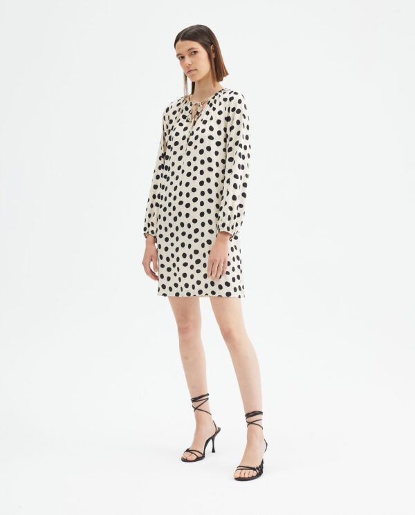 Vestido corto fluido con estampado de lunares - Imagen 2