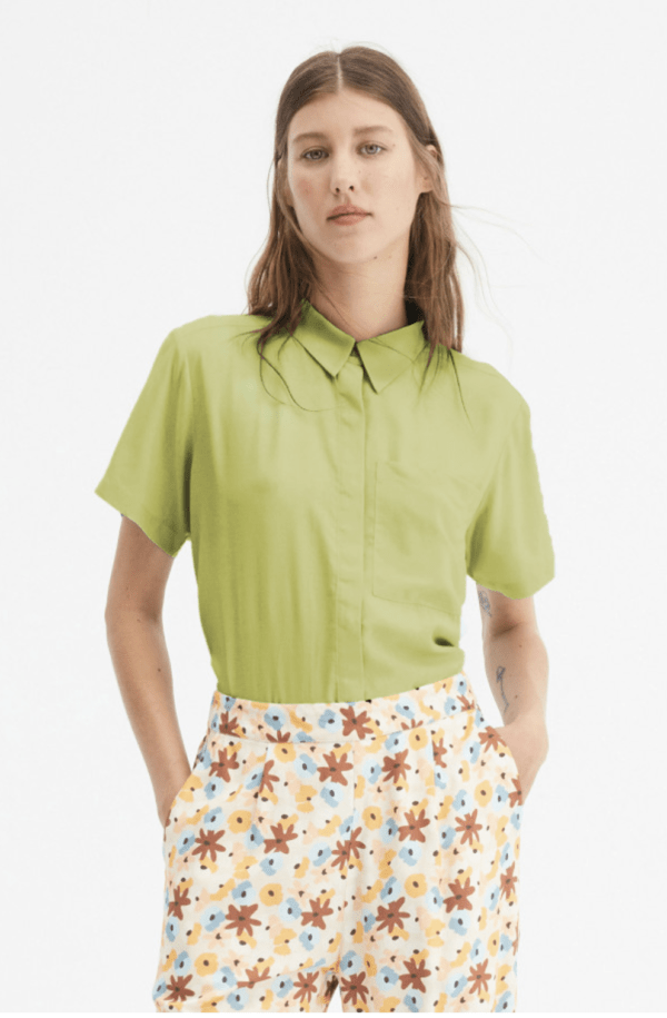 Camisa básica con manga corta verde