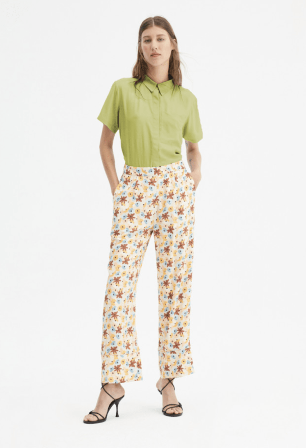 Camisa básica con manga corta verde - Imagen 2