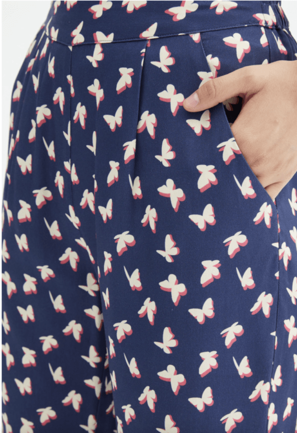 Pantalón recto con estampado de mariposas - Imagen 3