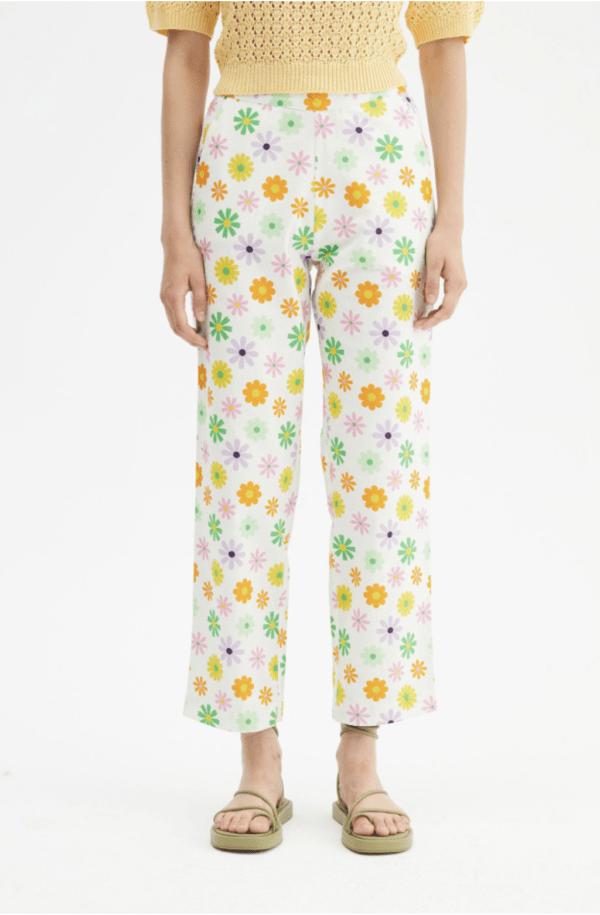 Pantalón fluido de tiro medio con estampado de flores