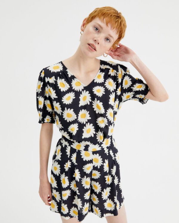 TOP VIZCOSA CON ESTAMAPDO FLORAL - Imagen 2