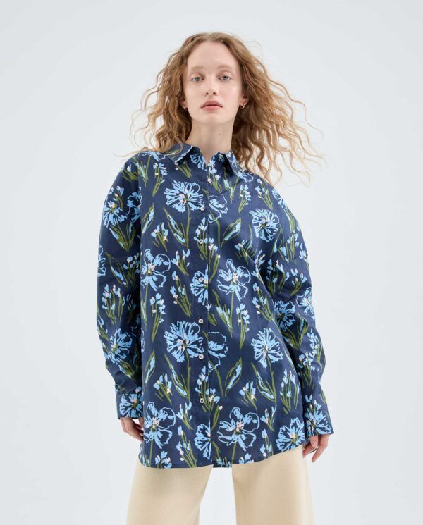Camisa oversize de popelín con estampado floral azul