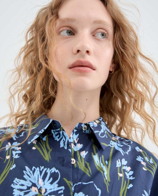 Camisa oversize de popelín con estampado floral azul - Imagen 2