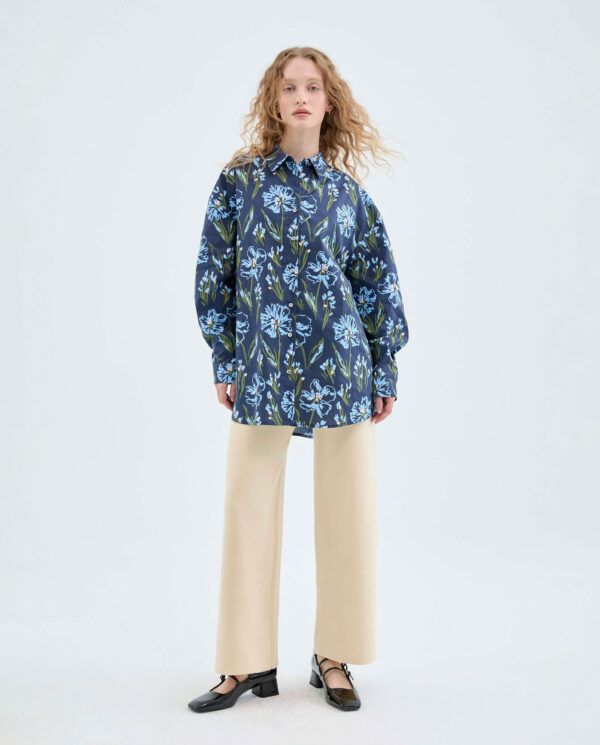 Camisa oversize de popelín con estampado floral azul - Imagen 3