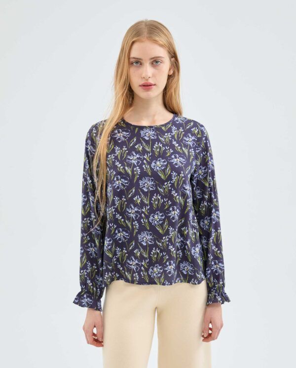 Blusa con estampado floral azul