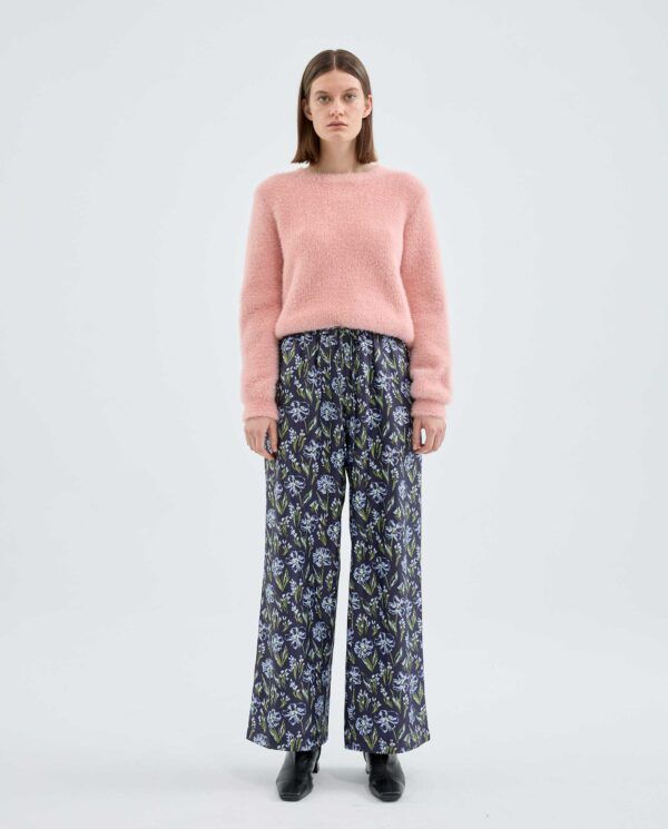 Pantalon largo recto con estampado floral