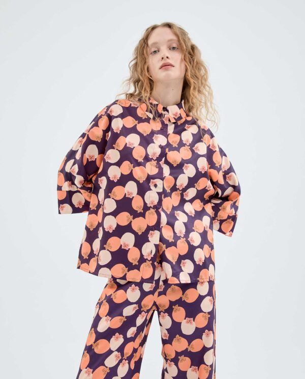 Camisa fluida oversize con estampado floral
