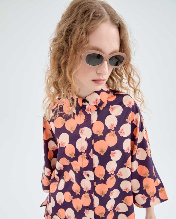 Camisa fluida oversize con estampado floral