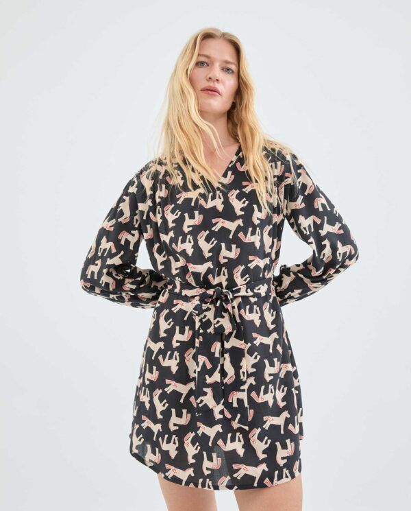 Vestido corto con cinturon y estampado de caballos