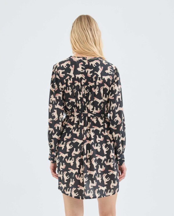 Vestido corto con cinturon y estampado de caballos - Imagen 4