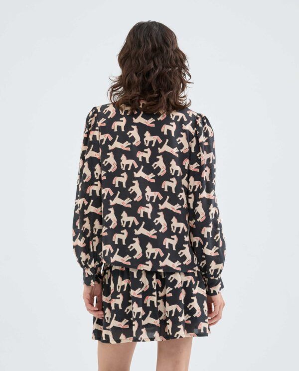 Camisa de manga larga con estampado animal
