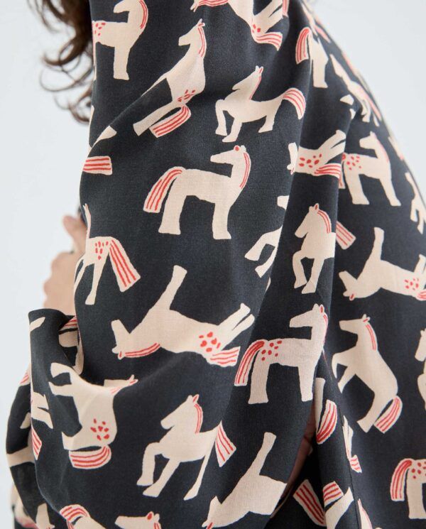 Camisa de manga larga con estampado animal