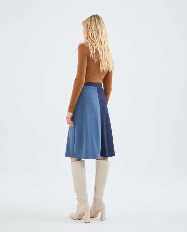 Falda midi de pana de tiro alto bicolor azul