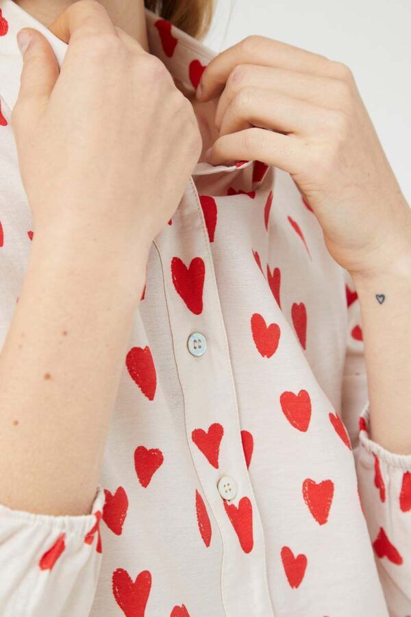 CAMISA ESTAMPADO CORAZONES - Imagen 4