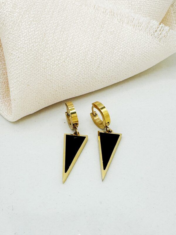 Pendientes triangulares dorados y negros