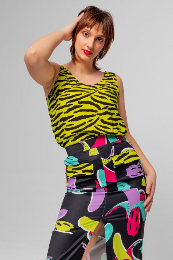 Blusa estampado animal print amarillo y negro de Lolina