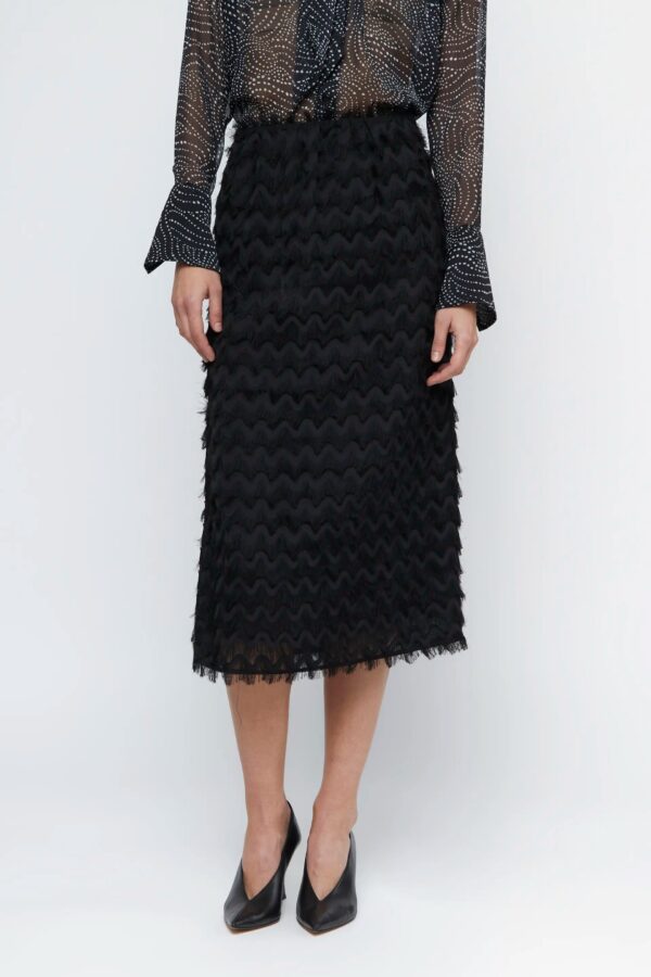 FALDA MIDI CON FLECOS NEGROS - Imagen 2