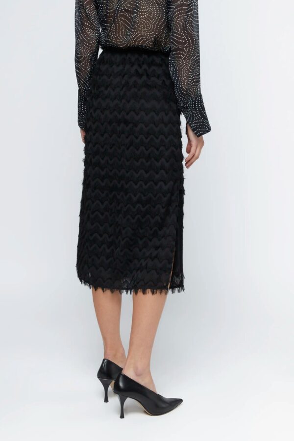 FALDA MIDI CON FLECOS NEGROS - Imagen 3