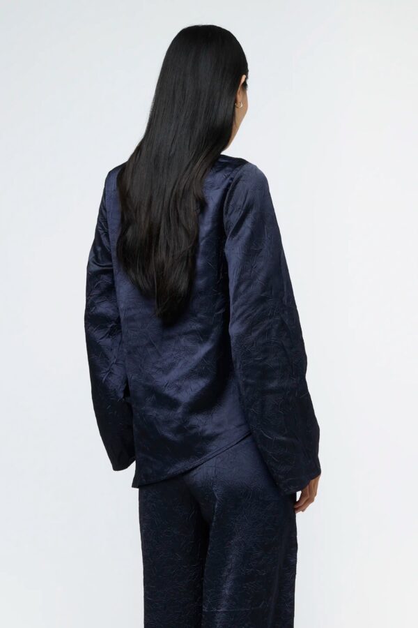 TOP SATEN ARRUGADO AZUL - Imagen 3
