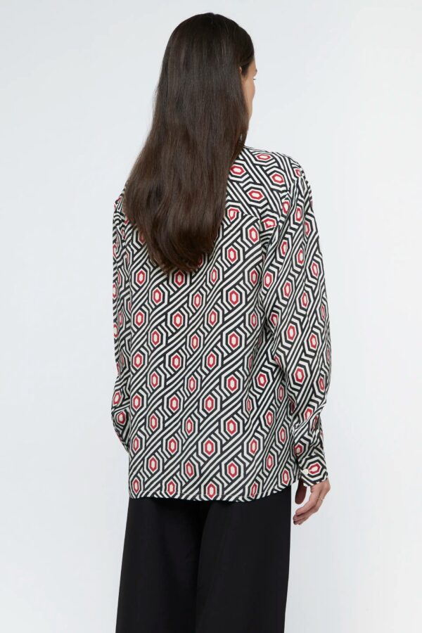CAMISA FLUIDA ESTAMPADO GEOMETRICO - Imagen 3