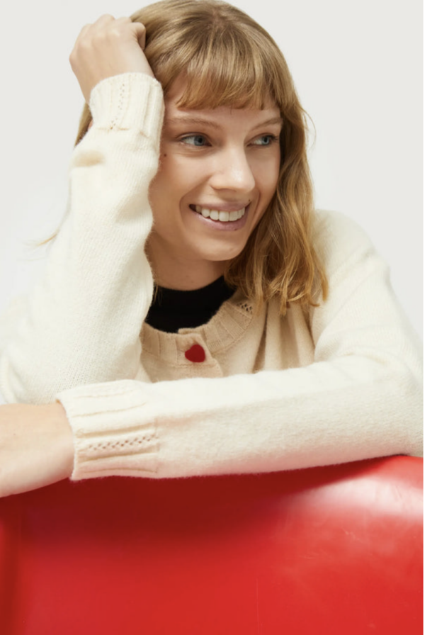 CARDIGAN CON DETALLE DE CORAZONES BLANCO - Imagen 3