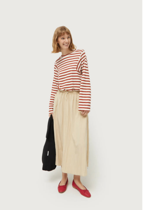 FALDA MIDI EN TEJIDO TECNICO BEIGE - Imagen 2