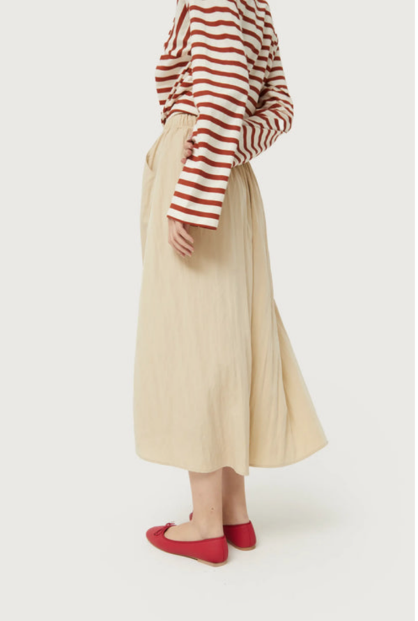FALDA MIDI EN TEJIDO TECNICO BEIGE - Imagen 3