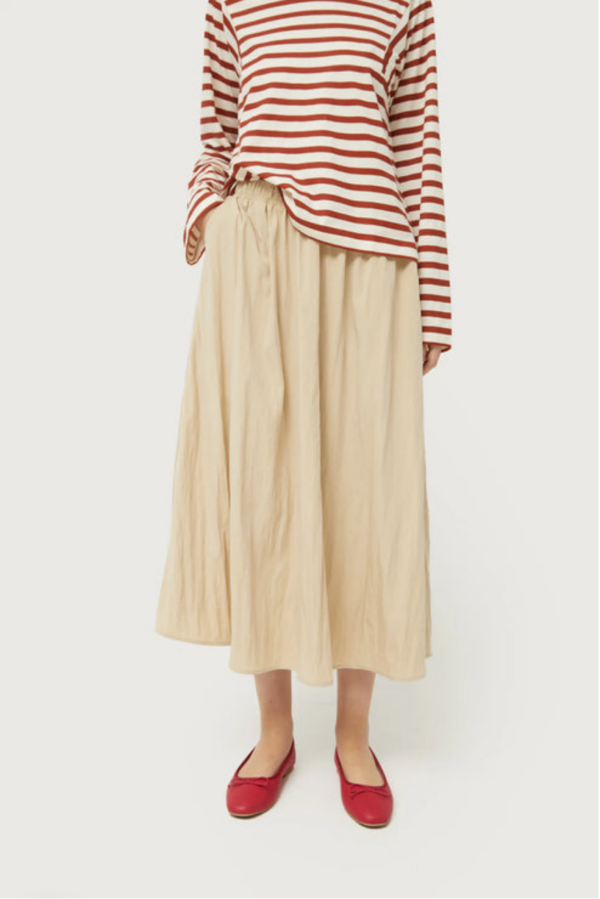 FALDA MIDI EN TEJIDO TECNICO BEIGE - Imagen 5