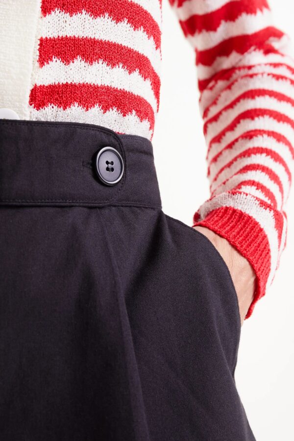 SHORTS BOTONES NEGROS - Imagen 3