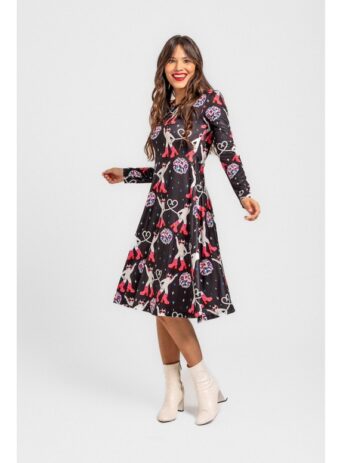 Vestido largo con estampado de gatos. Encuéntralo junto a otras marcas en nuestra tienda multimarcas en Badajoz, en el Casco Antiguo.